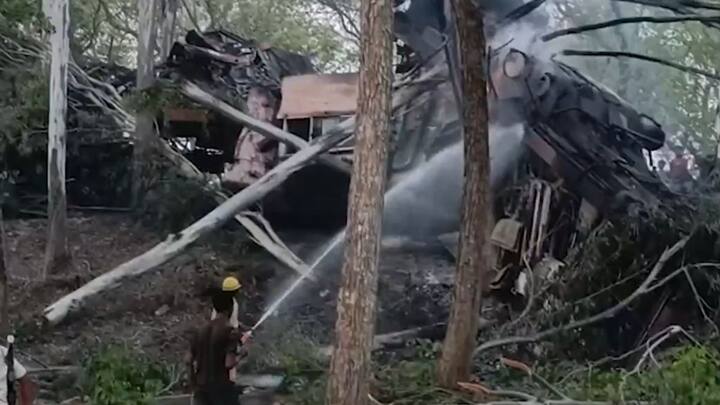 रेलवे अधिकारियों का कहना है कि इस लाइन को ठीक करने में कम से कम तीन दिन का समय लगेगा, तब तक यह रूट बाधित रहेगा.