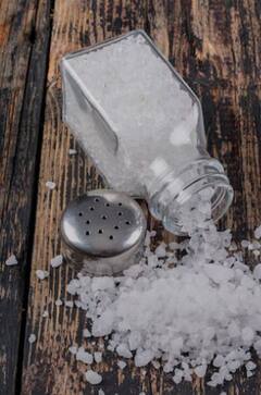 ਸਰੀਰ ‘ਚ ਨਜ਼ਰ ਆਉਣ ਲੱਗ ਪੈਣ ਅਜਿਹੇ ਸੰਕੇਤ, ਤਾਂ ਤੁਰੰਤ ਹੋ ਜਾਓ ਸਾਵਧਾਨ! ਨਮਕ ਦਾ ਸੇਵਨ ਜ਼ਹਿਰ ਬਰਾਬਰ