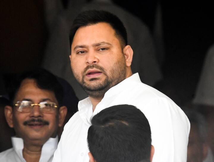 तेजस्वी यादव ने कहा कि बीजेपी के लोग नौकरी-रोजगार के बारे में, महंगाई के बारे में, देश की अर्थव्यवस्था के बारे में बात नहीं करते हैं. शिक्षा-चिकित्सा की बात नहीं करते हैं. किसानों की बात नहीं करते हैं.