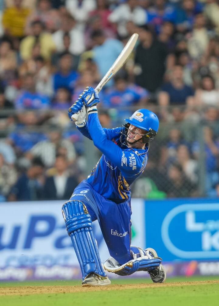 मुंबई ने 117 रनों का पीछा सिर्फ 12.2 ओवरो में कर लिया. मुंबई के लिए रेयान रिकल्टन ने शानदार अर्द्धशतकीय पारी खेली. उन्होंने कुल 41 गेंदों में नाबाद 62 रन बनाए. इस दौरान उन्होंने 4 चौके और पांच छक्के लगाए. जिस वजह से मुंबई ने आसानी से यह मैच जीत लिया.