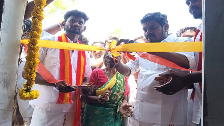 மழை, வெள்ளத்தில் அவதியுற்ற மூதாட்டி ...  தவெகவினர் செய்த உதவியால் ஊர் மக்கள் நெகிழ்ச்சி