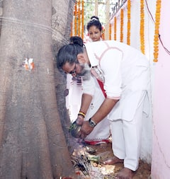 झारखंड में सरहुल की धूम, CM हेमंत सोरेन ने पत्नी कल्पना के साथ की पूजा, देखें तस्वीरें