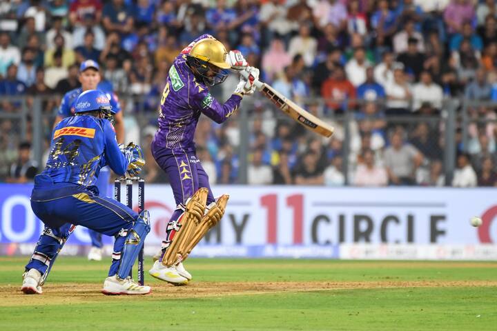 मुंबई इंडियंस और कोलकाता नाइट राइडर्स के बीच सोमवार को मुंबई के वानखेड़े स्टेडियम में मैच खेला गया. इस दौरान केकेआर के बल्लेबाज मनीष पांडे ने अपना नाम इतिहास के पन्नों में दर्ज कर लिया.