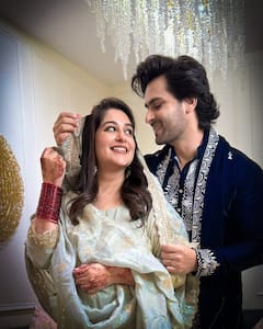 कभी ओढ़ाया दुपट्टा...तो कभी किया किस, ईद पर शोएब इब्राहिम ने लुटाया वाइफ दीपिका कक्कड़ पर प्यार