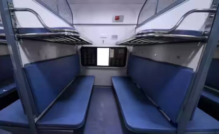 ਬਹੁਤ ਸਾਰੇ ਯਾਤਰੀ ਵੇਟਿੰਗ ਟਿਕਟਾਂ ਲੈਕੇ ਵੀ ਸਫਰ ਕਰਦੇ ਹਨ। ਪਰ ਤੁਹਾਨੂੰ ਦੱਸ ਦਈਏ ਕਿ ਭਾਰਤੀ ਰੇਲਵੇ ਨੇ ਵੀ ਟ੍ਰੇਨਾਂ ਵਿੱਚ ਵੇਟਿੰਗ ਟਿਕਟਾਂ ਨੂੰ ਲੈ ਕੇ ਇੱਕ ਨਿਯਮ ਬਣਾਇਆ ਹੈ। ਵੇਟਿੰਗ ਟਿਕਟ 'ਤੇ ਸਫਰ ਕਰਨ ‘ਤੇ ਇੰਨੀ ਸਜ਼ਾ ਮਿਲਦੀ ਹੈ।