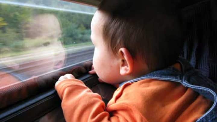 वहीं अगर 5 साल से लेकर 11 साल तक के बच्चों के लिए अलग से सीट/बर्थ ली जाती है. तो उसके लिए किराया चुकाना होता है. हालांकि किराए में 50% छूट दी जाती है. अगर कोई बच्चा 12 साल से ज्यादा उम्र का है. तो उसकी पूरी टिकट लगेगी. जो एक एडल्ट की लगती है.