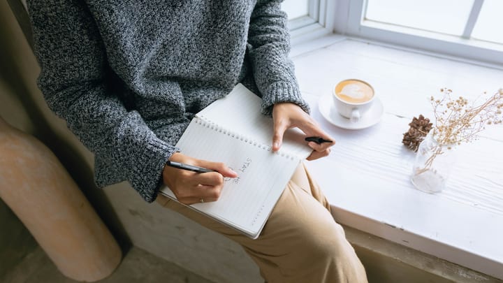 7. Enhances Creativity: Journaling unlocks the creative potential in people by encouraging free expression and new ideas. It stimulates imagination and enhances problem solving. Journaling is a powerful tool that supports creative thinking and clears mental blocks. (Image Source: Canva)