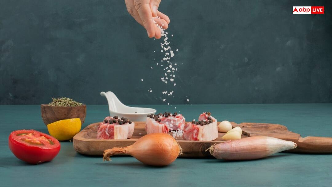 what happens if you eat a lot of salt everyday धीरे-धीरे शरीर को खोखला बना देती है नमक, नुकसान जानकर दंग रह जाएंगे आप