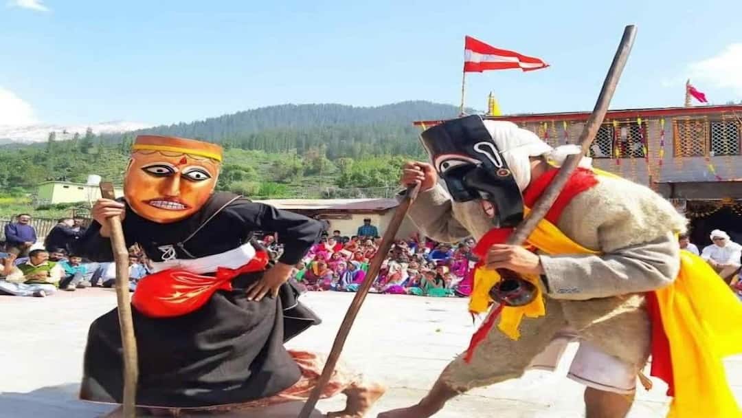 Uttarakhand world heritage Ramman fair Preparations full and administration has given guidelines ann उत्तराखंड: विश्व धरोहर रम्माण मेले की तैयारियां तेज, प्रशासन ने दिए दिशा-निर्देश, दूर-दूर से आते हैं लोग