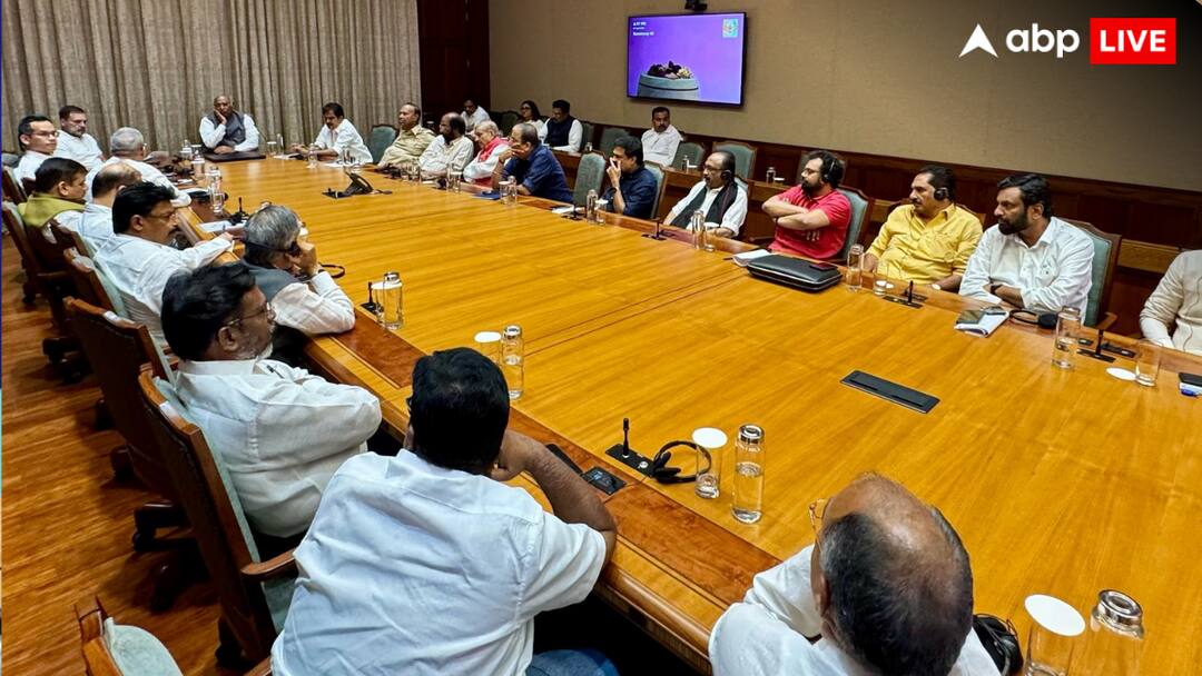 INDIA गठबंधन की मीटिंग में क्या बना प्लान, सरकार को कैसे बैकफुट पर लाएगा विपक्ष, MP ने खोला राज waqf amendment bill will be present in the lok sabha today INDIA alliance will be unanimously vote against the bill INDIA गठबंधन की मीटिंग में क्या बना प्लान, सरकार को कैसे बैकफुट पर लाएगा विपक्ष, MP ने खोला राज