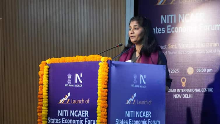Poonam Gupta RBI Deputy Governor Know Educational Qualification Salary and Remuneration डॉ. पूनम गुप्ता की सैलरी कितनी? जानें कहां से की है आरबीआई डिप्टी गवर्नर ने पढ़ाई-लिखाई