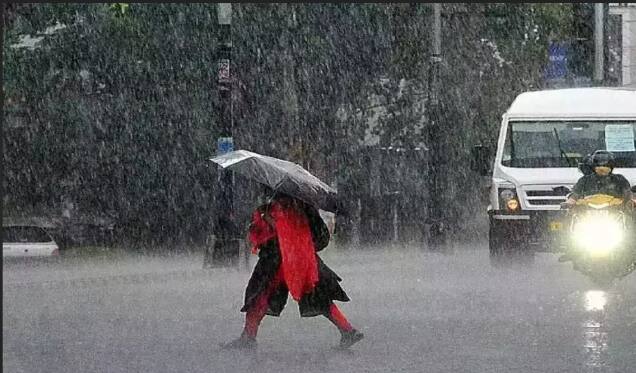 मात्र अनेक भागात वादळी वाऱ्यासह पावसाची हजेरी लागल्याने नागरिकांची मोठी तारांबळ उडाली .शेतकऱ्यांचेही नुकसान झाले आहे .