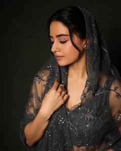 Imanvi Esmail: బ్లాక్ శారీలో ప్రభాస్ 'ఫౌజీ' హీరోయిన్ ఏముందిరా... చూపులతో మత్తెక్కించే అందాల భామరా