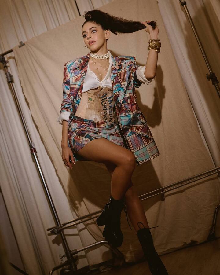 Completing the look, she opted for a pair of chunky black heeled boots, which balanced the structured yet deconstructed aesthetic of her outfit. Alaya’s beauty look was equally captivating. She sported a high ponytail with voluminous waves, a nod to retro fashion with a modern edge. ( All Pics Credit: Instagram/@alayaf)