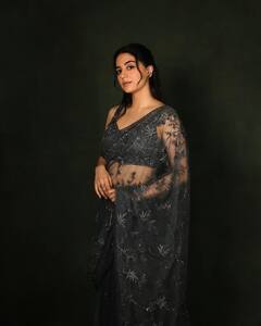 Imanvi Esmail: బ్లాక్ శారీలో ప్రభాస్ 'ఫౌజీ' హీరోయిన్ ఏముందిరా... చూపులతో మత్తెక్కించే అందాల భామరా