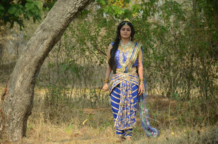 देवीवर असलेल्या आस्थेमुळे मी हि मालिका करण्याचा निर्णय घेतला. शुंभा तटस्थ, देखणी आहे तुम्हांला नक्की बघायला आवडेल याची मला खात्री आहे, असंही सोनालीनं सांगितलं.