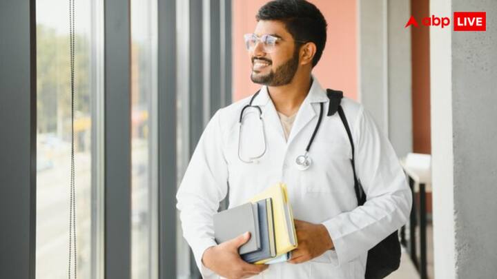 इसी मुश्किल से बचने के लिए कई छात्र एमबीबीएस करने के लिए विदेश निकल जाते हैं, लेकिन क्या आप जानते हैं कि किस देश से एमबीबीएस करने पर नौकरी की पक्की गारंटी हो जाती है.