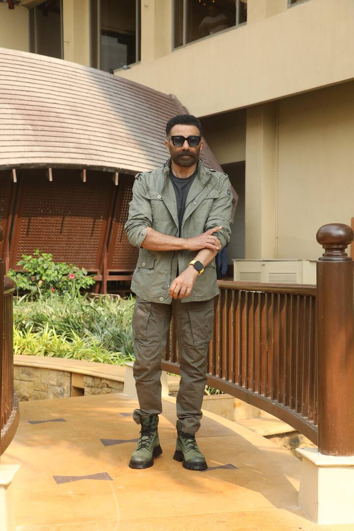 एक्टर सनी देओल इन दिनों अपनी फिल्म ‘जाट’ को लेकर चर्चा में हैं. जो फिल्म का जोरशोर से प्रमोशन भी कर रहे हैं. आज भी एक्टर एक इवेंट में स्पॉट हुए.