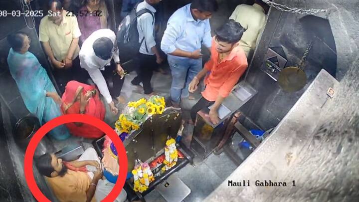 तर दुसऱ्या घटनेत माऊलींच्या समाधीवर भाविकांनी ठेवलेले पैसे पुजारी यशोदीप जोशी याने स्वतः च्या खिशात घातले होते, ही घटना सीसीटीव्ही कॅमेऱ्यात देखील कैद झाली होती.