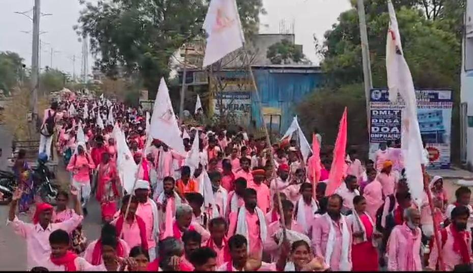 Adilabad Latest News:సేవాలాల్ దీక్షలు చేపట్టిన బంజారాలు- ఆదిలాబాద్ నుంచి పొహరాదేవి ఆలయానికి పాదయాత్ర