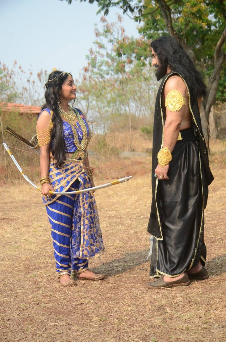 यातच महिषासुराच्या आयुष्यात शुंभा नावाच्या स्त्रीचा प्रवेश घडणार आहे, ही शुंभा नेमकी कोण? तिचं महिषासुराच्या आयुष्यात अचानक येण्याचे प्रयोजन काय? हा रंजक कथाभाग आई तुळजाभवानीच्या आगामी भागात उलगडणार आहे.