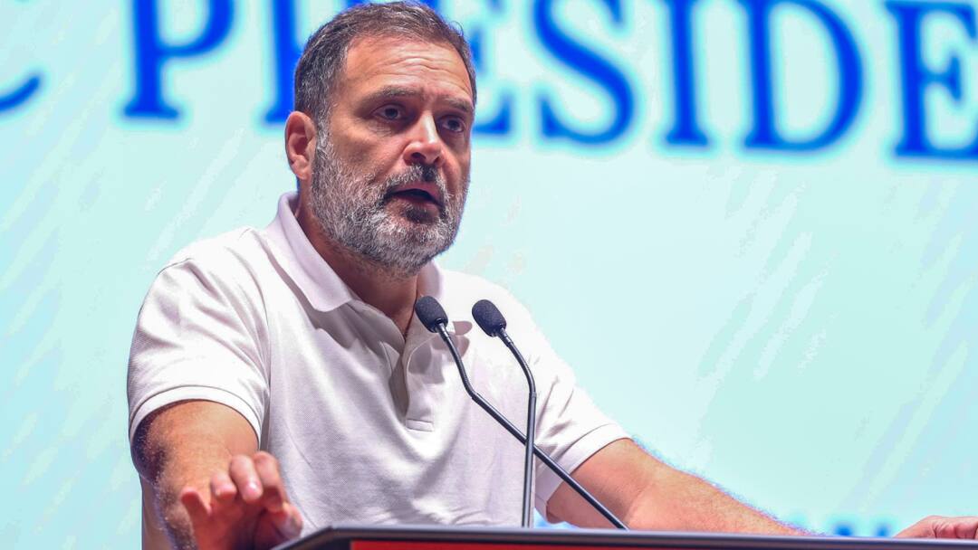 CWC બેઠકમાં રાહુલ ગાંધીનો હુંકાર, કહ્યું- 'અમે તોડીશું અનામતમાં 50 ટકાની દિવાલ' rahul gandhi says we will break wall of 50 percent reservation congress committee session in ahmedabad CWC બેઠકમાં રાહુલ ગાંધીનો હુંકાર, કહ્યું- 'અમે તોડીશું અનામતમાં 50 ટકાની દિવાલ'