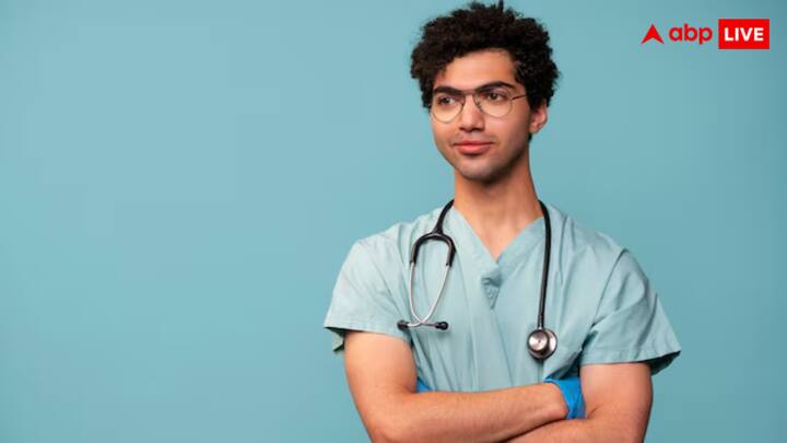 अगर आपको सस्ते में एमबीबीएस करके नौकरी पानी है तो रूस, फिलीपींस और यूक्रेन बेहतर विकल्प हो सकते हैं.  मीडिया रिपोर्ट्स की मानें तो यहां से एमबीबीएस करने पर भारत में 6 से 8 लाख रुपये सालाना तक का औसत पैकेज मिल जाता है.