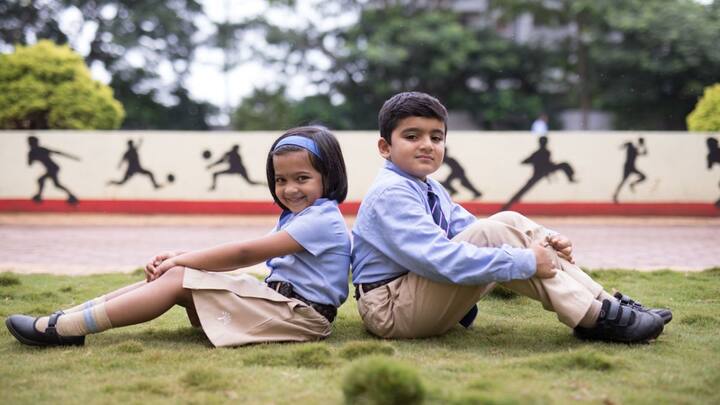 स्कूल-कॉलेज में एडमिशन लेने से लेकर सरकारी योजनाओं में लाभ लेने तक में आपको आधार कार्ड की जरूरत पड़ती है. बिना इसके आप यह सब काम नहीं कर पाते हैं. इनके लिए आपके पास आधार कार्ड होना जरूरी है.