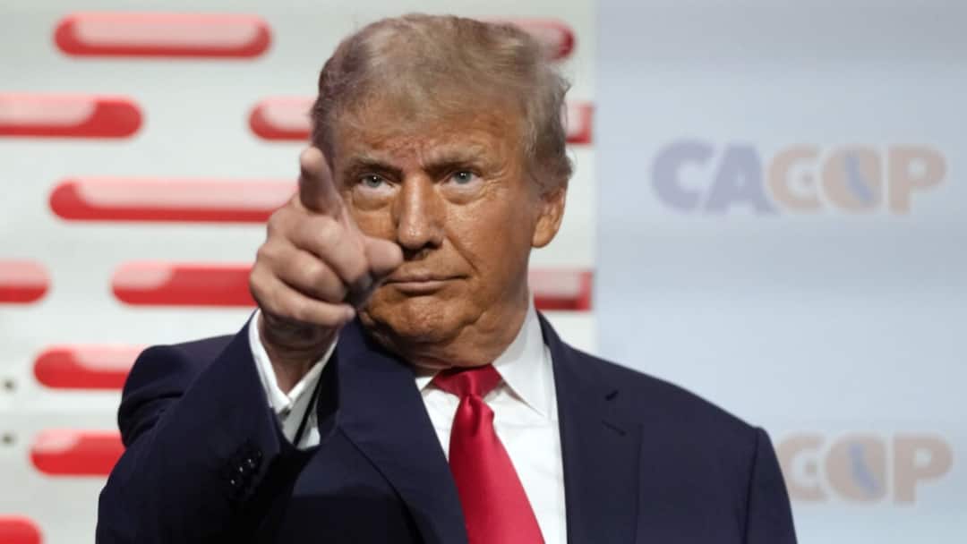 ट्रंप ने फोड़ा 'टैरिफ बम', चीन पर 34%, भारत और यूरोपीय संघ पर 20% से ज्यादा का टैक्स, यहां देखें पूरी लिस्ट Donald Trump revealed a chart with revised US tariffs India, China and the European Union see full list here ट्रंप ने फोड़ा 'टैरिफ बम', चीन पर 34%, भारत और यूरोपीय संघ पर 20% से ज्यादा का टैक्स, यहां देखें पूरी लिस्ट