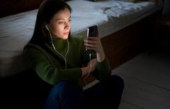 શું તમને પણ આખો દિવસ મોબાઈલ પર રીલ જોવાની આદત છે, તો ધ્યાન રાખો નહીંતર...