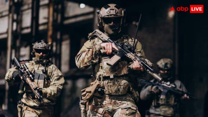 मामला सोशल मीडिया पर वायरल होते ही यूजर्स ने अपने रिएक्शन दिए. एक यूजर ने लिखा...कितनी टुच्च महिला है. एक और यूजर ने लिखा...इससे घटिया इंसान नहीं हो सकता कोई भी.