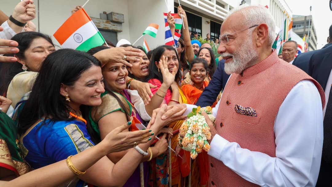 PM Modi Arrives In Bangkok To Grand Welcome From Indian Diaspora Indian Diaspora In Bangkok Welcomes PM Modi With ‘Vande Mataram’ Chants
