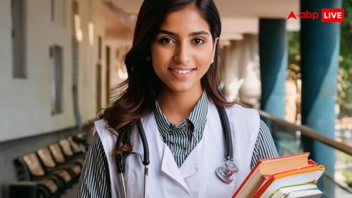 अगर आपको विदेश से एमबीबीएस करना है और अच्छी नौकरी पानी है तो अमेरिका से बेहतर आपके लिए कोई देश हो ही नहीं सकता. हालांकि यहां एमबीबीएस का खर्च थोड़ा ज्यादा है लेकिन सूची में अमेरिका ही पहले नंबर पर है. यहां एक डॉक्टर की औसतन सालाना सैलरी 1,65,347 डॉलर है, जो भारतीय रुपये में 1.39 करोड़ रुपये होती है