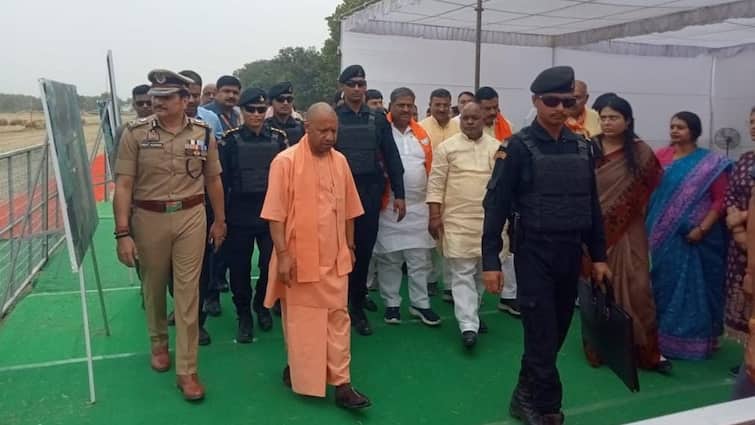 सीएम योगी आदित्यनाथ का आज से दो दिवसीय वाराणसी दौरा, विकास परियोजनाओं का करेंगे निरीक्षण CM Yogi Adityanath two days visit to Varanasi from today inspect development projects ann सीएम योगी आदित्यनाथ का आज से दो दिवसीय वाराणसी दौरा, विकास परियोजनाओं का करेंगे निरीक्षण