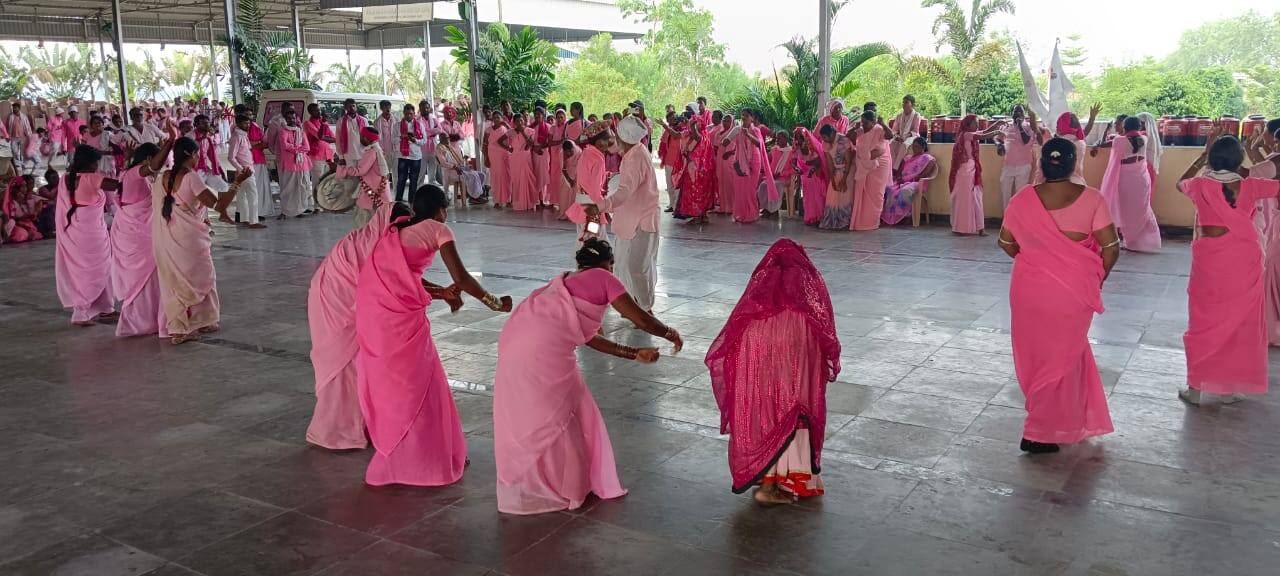 Adilabad Latest News:సేవాలాల్ దీక్షలు చేపట్టిన బంజారాలు- ఆదిలాబాద్ నుంచి పొహరాదేవి ఆలయానికి పాదయాత్ర