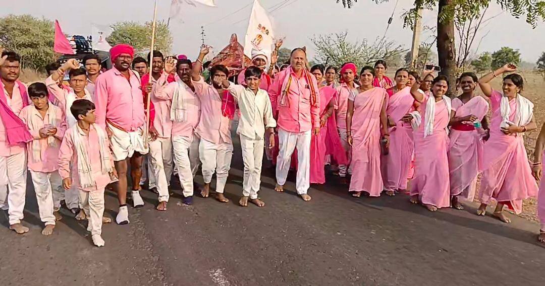 Adilabad Latest News:సేవాలాల్ దీక్షలు చేపట్టిన బంజారాలు- ఆదిలాబాద్ నుంచి పొహరాదేవి ఆలయానికి పాదయాత్ర