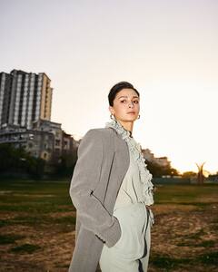 बॉस लेडी लुक में आलिया भट्ट ने दिए ऐसे पोज, ग्रे ब्लेजर में लगीं स्टनिंग, फैंस बोले- क्यूटी