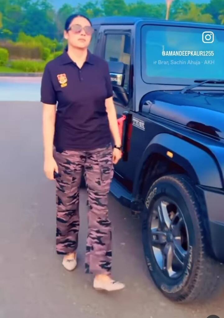 इंस्टाग्राम पर उसके वर्दी में पंजाबी गानों पर रील बनाने के कई वीडियो हैं. इंस्टाग्राम पर उसके फॉलोअर्स की संख्या करीब 30 हजार हैं. वो चक्क फतेह सिंह की रहने वाली है. 26 नवंबर 2011 को पुलिस में भर्ती हुई. 14 साल का करियर विवादों में रहा. 14 साल में 31 बार तबादला हुआ. नौकरी के दौरान दो बार सस्पेंड हुईं.