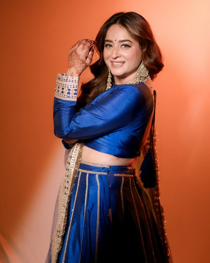 २००६ मध्ये, माही विजला 'अकेला' या टीव्ही शोमध्ये मुख्य भूमिकेत पहिली भूमिका मिळाली.