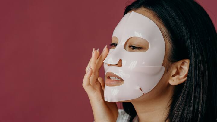 6. Indulge In A Skincare Routine: One of the greatest forms of self-love is caring for your skin. Follow a proper skincare routine which includes cleansing, exfoliating, applying a mask, and moisturising. This routine will not only lead to a better skin but will also help you calm down and feel refreshed. (Image Source: Canva)