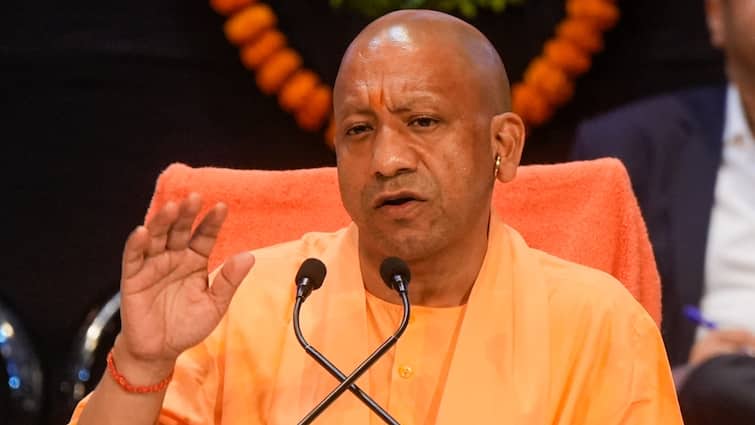 UP PWD minister brijesh singh instructions to gave to complete Construction projects on time ann यूपी में निर्माण कार्यों को लेकर योगी सरकार सख्त, समय पर पूरे हों प्रोजेक्ट्स, लापरवाही बर्दाश्त नहीं