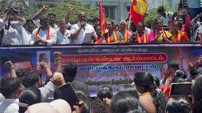 Salem news TVK first statewide protest tnn TVK Protest: அழைப்பு விடுத்த விஜய்... ஓடி வந்த தொண்டர்கள்... தவெகவின் முதல் மாநிலம் தழுவிய ஆர்ப்பாட்டம்