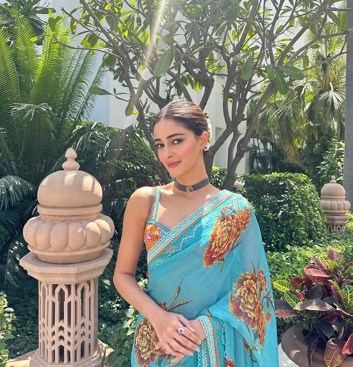 અનન્યા પાંડેની તાજેતરની તસવીરો, જેનો ઉલ્લેખ કરવામાં આવી રહ્યો છે, અભિનેત્રીએ તેના સત્તાવાર ઇન્સ્ટાગ્રામ હેન્ડલ પર શેર કર્યો છે.