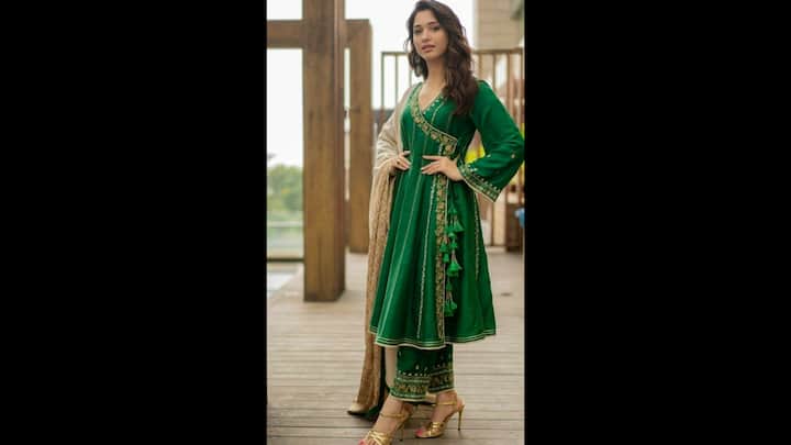 7. Tamannaah Bhatia: Tamannaah Bhatia wore an Anarkali suit set that had intricate golden embroidery and unique tassel detailing. The suit had a V neckline and flared silhouette that made the actress look captivating. Tamannaah paired her Anarkali kurta with matching trousers and golden heels. (Image Source: Pinterest/abeerahassan3)