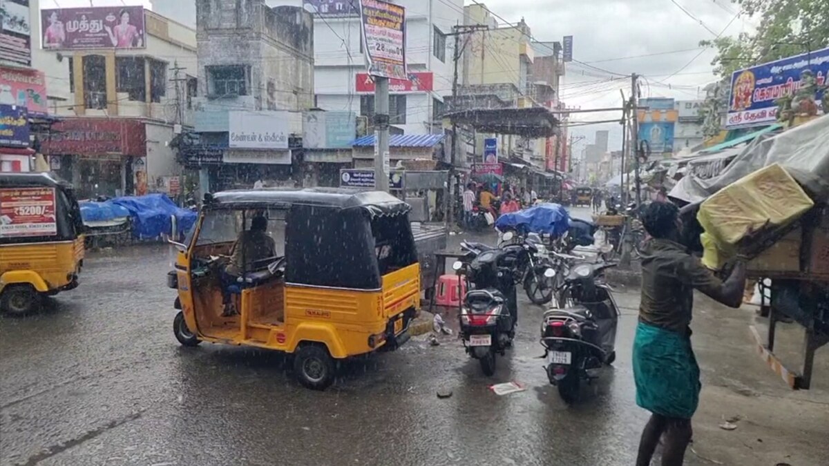 கொளுத்தும் வெயிலுக்கு இடையே திடீர் மழையால் தேனி மக்கள் மகிழ்ச்சி..!