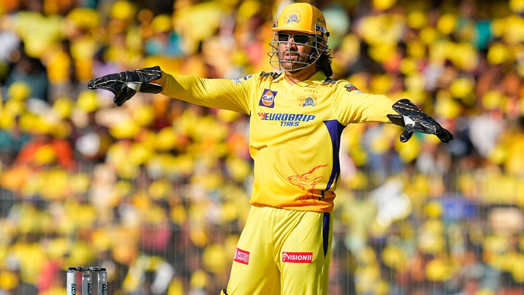 CSK VS DC IPL 2025: एमएस धोनी फिर बनेंगे चेन्नई के कप्तान? दिल्ली के खिलाफ संभालेंगे कमान? कोच ने दिया संकेत MS dhoni could lead csk again in absence of injured ruturaj gaikwad ipl 2025 csk vs dc CSK VS DC IPL 2025: एमएस धोनी फिर बनेंगे चेन्नई के कप्तान? दिल्ली के खिलाफ संभालेंगे कमान? कोच ने दिया संकेत