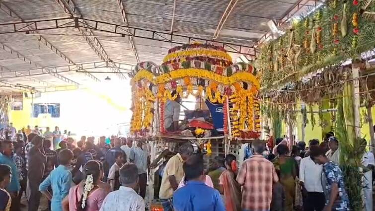 Salem news funeral festival people celebrated by singing songs for the living tnn Funeral Festival: திருவிழாவில் சவ ஊர்வலம்... உயிரோடு இருப்பவருக்கு பாடைக்கட்டி கொண்டாடிய மக்கள்