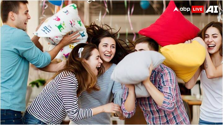 हर साल अप्रैल के पहले शनिवार को इंटरनेशनल पिलो फाइट डे (International Pillow Fight Day) मनाया जाता है. खासकर यूरोपियन देशों में इस मौके पर बड़ा आयोजन किया जाता है.