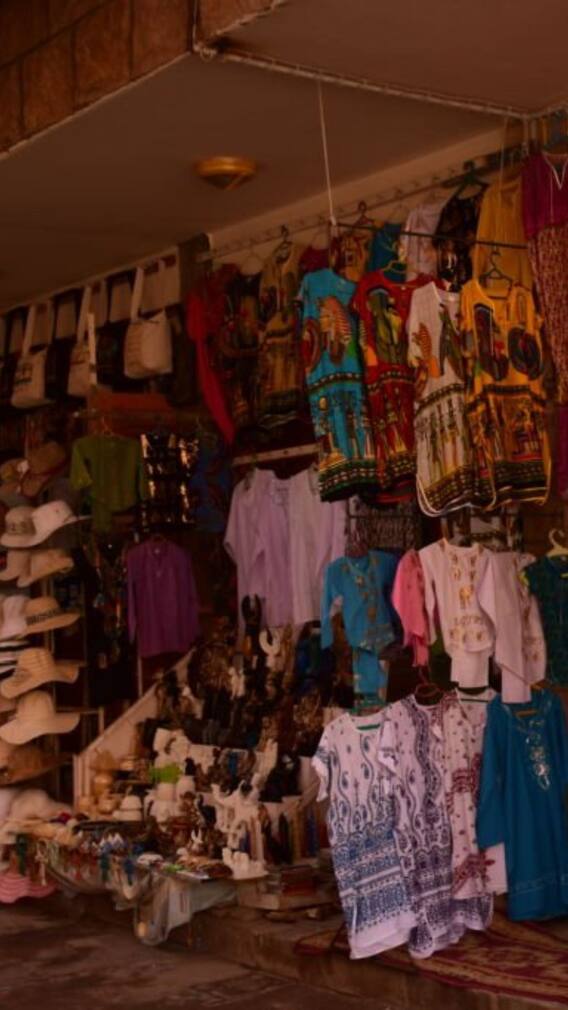 दिल्ली के 5 होलसेल मार्केट, जहां थोक में मिलते हैं सस्ते लहंगे, सूट और आउटफिट्स