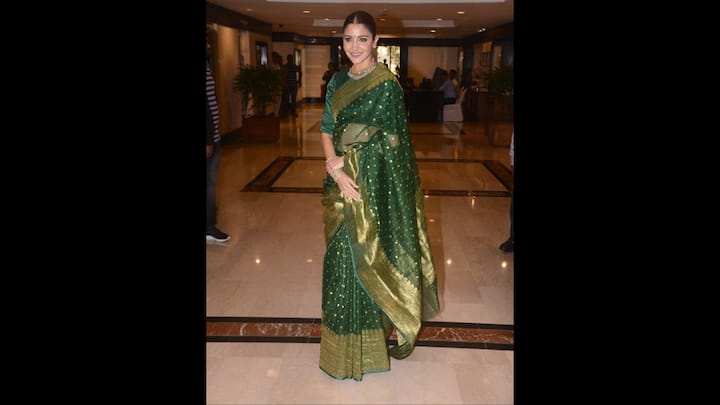 6. Anushka Sharma: Anushka Sharma wore a stunning Banarasi silk saree that featured gold zari work. The saree featured rich texture, traditional motifs, and broad golden border that enhanced the appeal of the outfit. The sheer fabric of the saree exuded elegance. (Image Source: Pinterest/vogueindia)